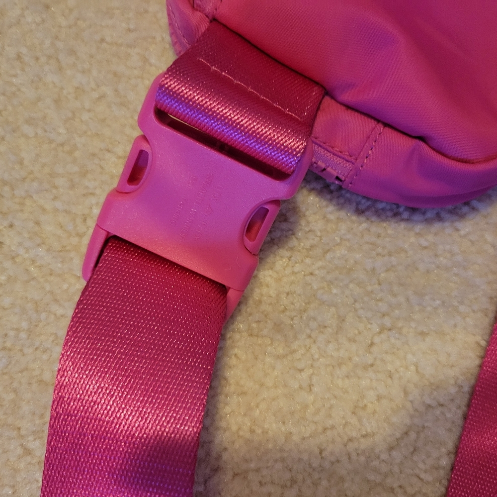 Lululemon Everywhere Belt Bag with Long Strap 1L Sonic Pink Crossbody Travel - Picture 7 of 14